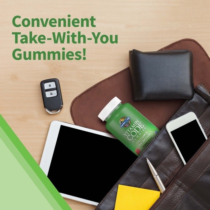 Gummies de calcium et magnésium Vitamin Code, saveur framboise - 60 gummies – Image 6