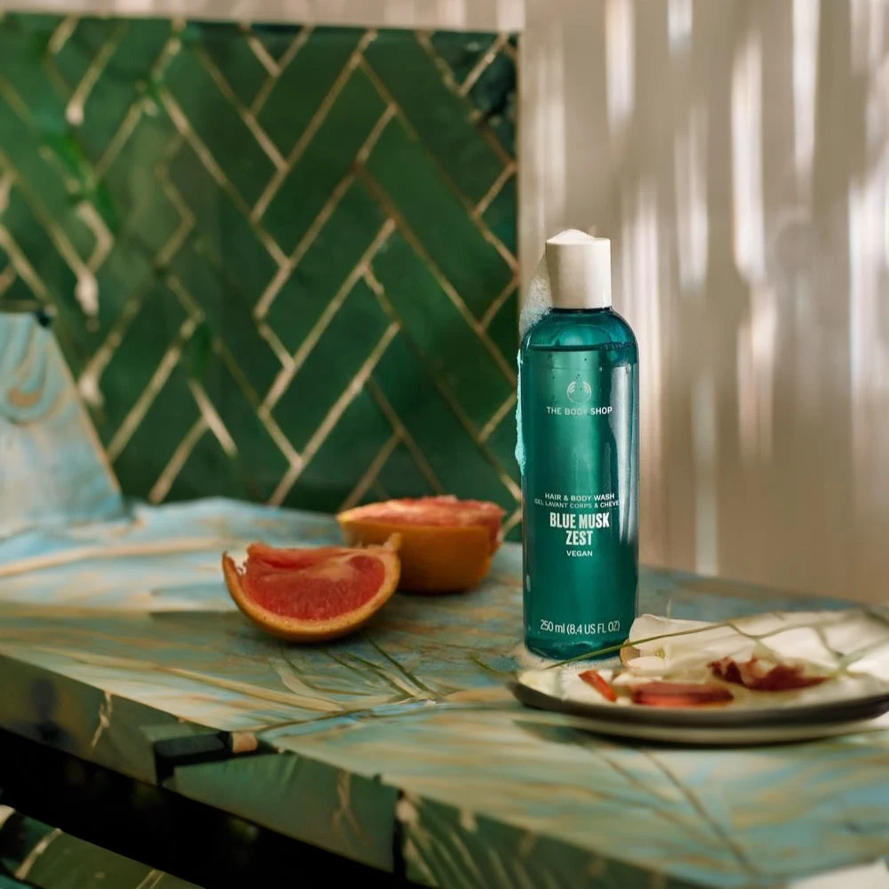 Gel douche et shampoing Blue Musk Zest de The Body Shop (250 ml) – Image 3