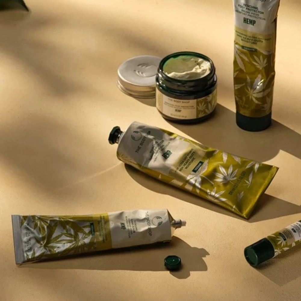 Crème pour les mains sauvant au chanvre vegan de The Body Shop (100 ml) – Image 9